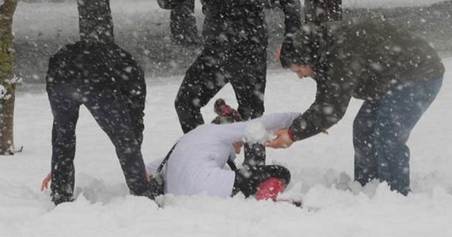 İstanbul&#039;da okullar 1 gün daha tatil edildi