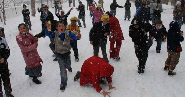 İstanbul ve Ankara&#039;da okullar tatil edilmedi