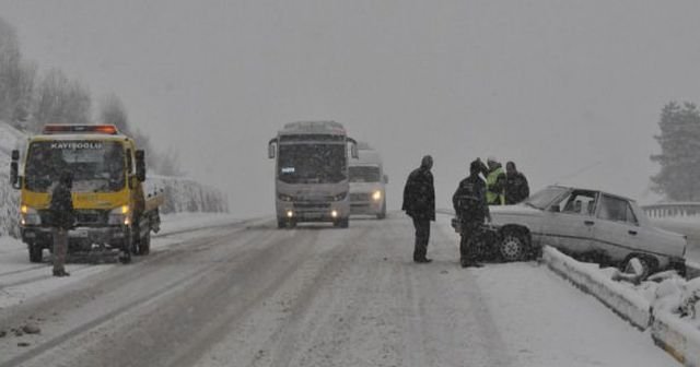 İstanbul yolu ulaşıma kapandı