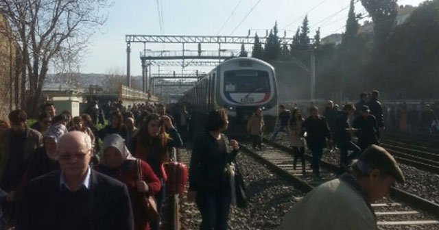 İzmir’de trende patlama, 7 yaralı