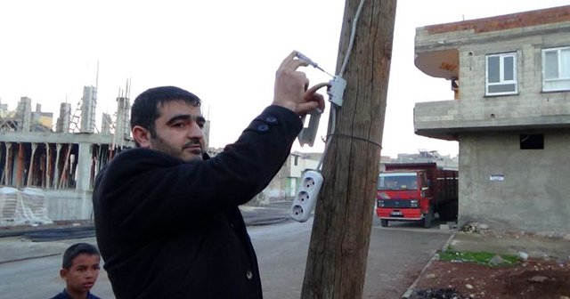 Kaçak elektrikte son nokta! Sokak ortasında üçlü priz çektiler