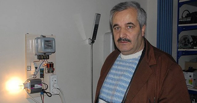 Kayıp kaçak elektriği yaptığı cihazla önlüyor