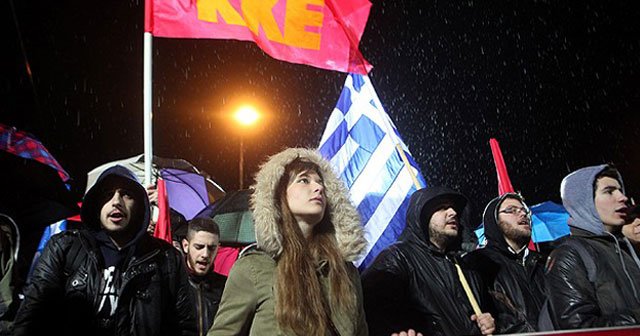 Komünistler SYRIZA hükümetini protesto etti