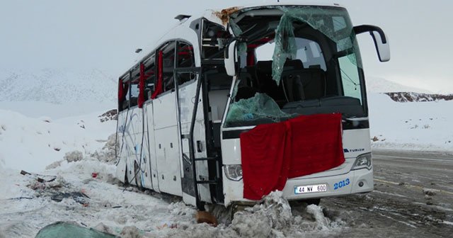 Malatya’da yolcu otobüsü devrildi, 1 ölü, 15 yaralı