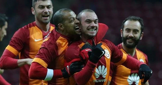 Melo, Sneijder'in kulağını ısırdı