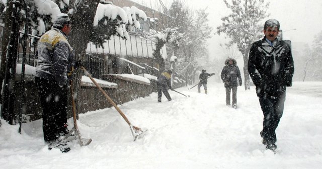 Meteoroloji&#039;den iki uyarı birden! İstanbul ve İzmir&#039;e kar geliyor