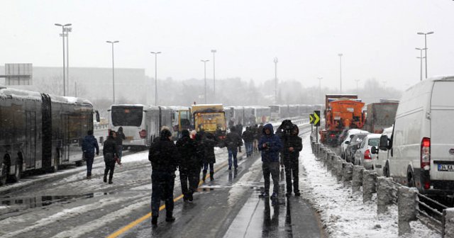 Metrobüs seferleri tekrar başladı