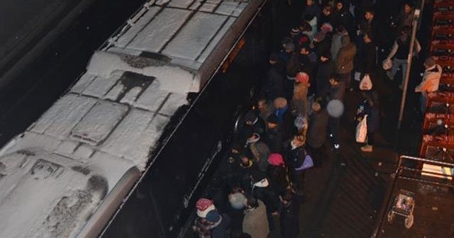 Metrobüste akşam yoğunluğu