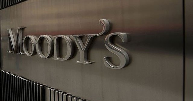 Moody&#039;s&#039;ten Yunan bankalarına büyük darbe