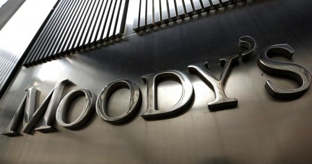 Moody’s Yunan bankalarının notunu düşürdü