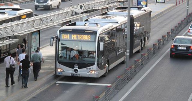 Ölüm metrobüste yakaladı