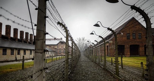 Rayların sonundaki ölüm kampı, Auschwitz- Birkenau!