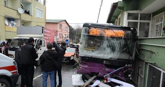 Sarıyer&#039;de halk otobüsü kazası, 2 ölü 8 yaralı