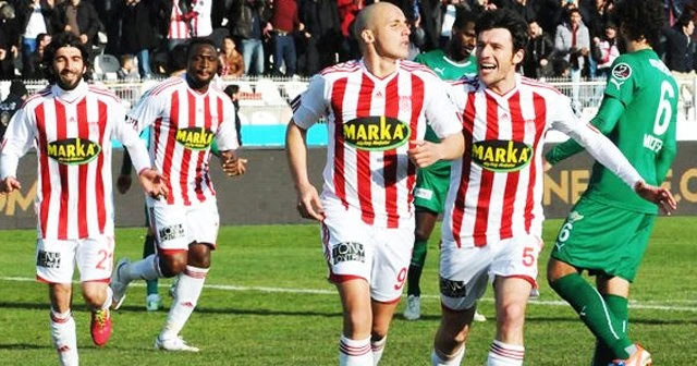 Sivasspor, Akhisar Belediyespor&#039;u 2-0 yendi