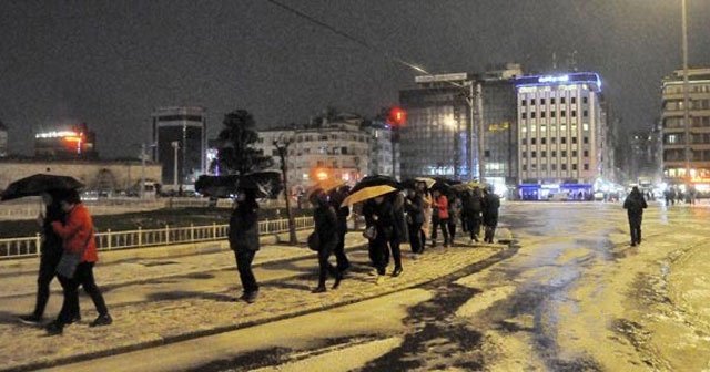 Taksim beyaza büründü