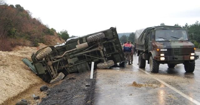 Tekirdağ&#039;da askeri araç devrildi, 3 yaralı