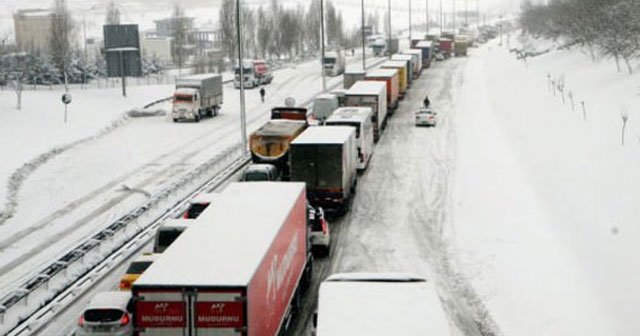 TEM Otoyolu tamamen trafiğe kapandı!