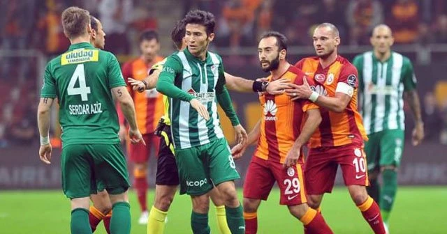 Timsah'tan Aslan'a çelme