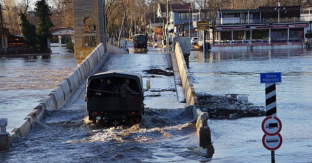 Tunca ve Meriç köprüleri trafiğe kapatıldı