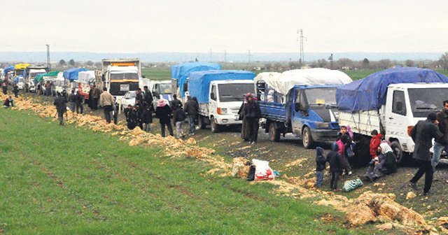 Türkiye&#039;ye sığınan binlerce kişi Kobani&#039;ye dönüyor