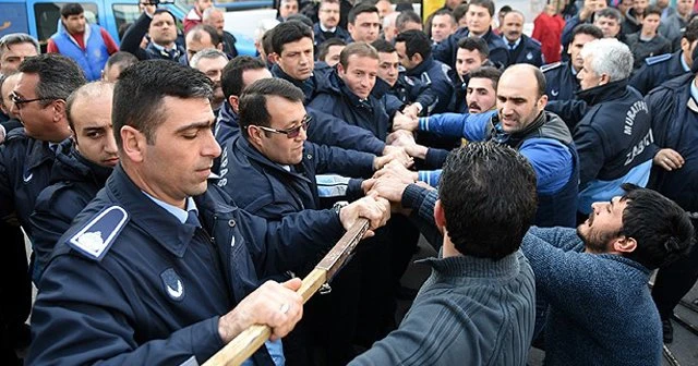 Zabıta ile pazarcılar arasında arbede yaşandı