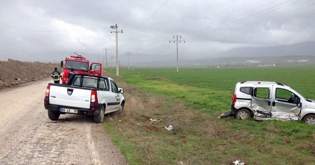 Afyonkarahisar&#039;da trafik kazası, 5 yaralı