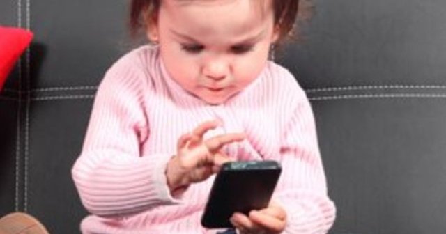 Akıllı telefonlar çocukları hasta ediyor