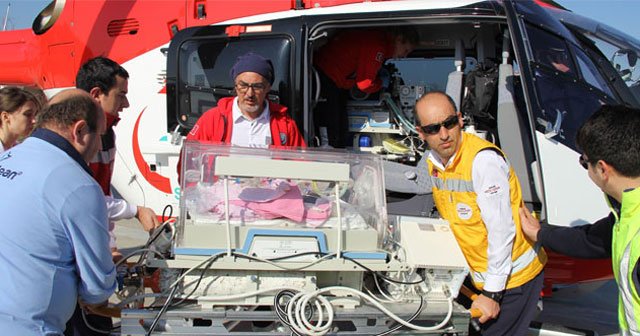 Ambulans helikopter 22 günlük bebek için havalandı