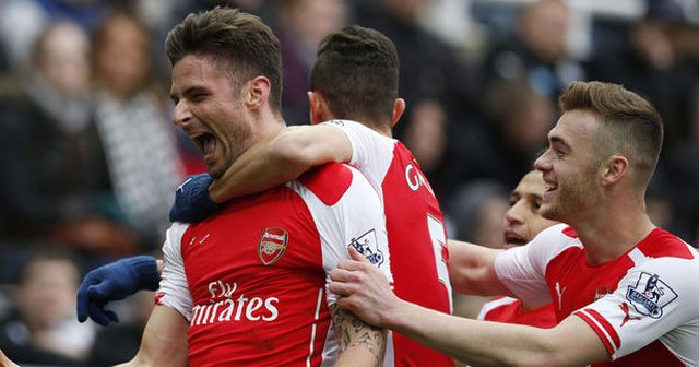 Arsenal'i Giroud taşıdı