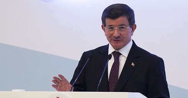 Başbakan Davutoğlu&#039;ndan sağlık çalışanlarına zam müjdesi