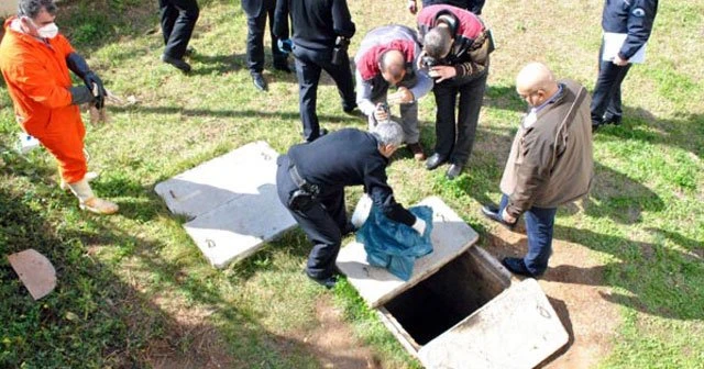 Beton kapağı açan hastane görevlisi çukura girince dehşete düştü