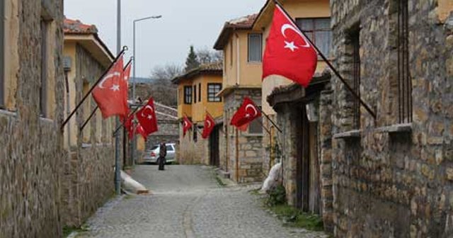 Bigalı köyünde her eve Türk bayrağı asıldı