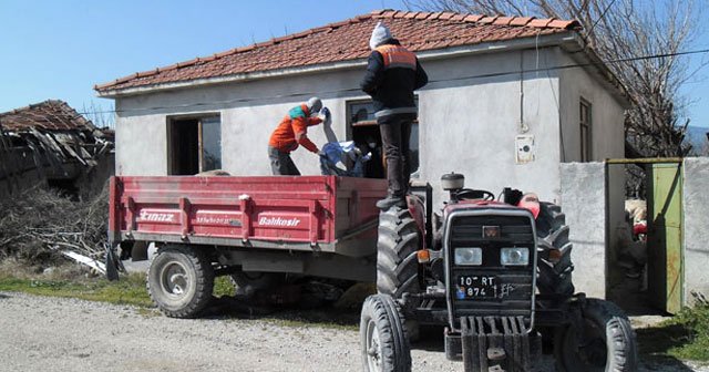 Bu evden 15 kamyon çöp çıktı