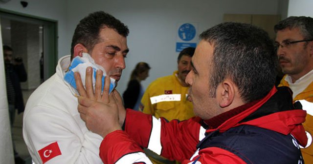 Doktoru bıçakladı, ambulans şöförünün yüzünü ısırdı!