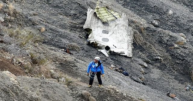 Düşen uçakta &#039;kokpitte tek pilot vardı&#039; iddiası