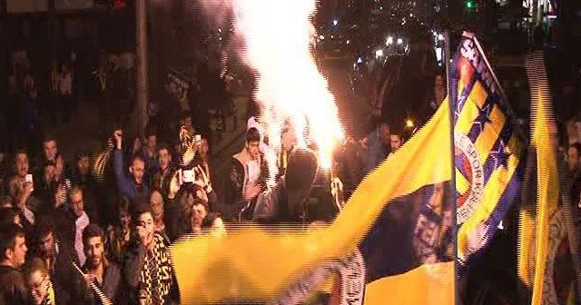 Fenerbahçe galib geldi, taraftar Bağdat Caddesi&#039;nde aktı
