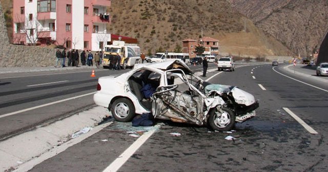 Gümüşhane&#039;de trafik kazası, 3 ölü