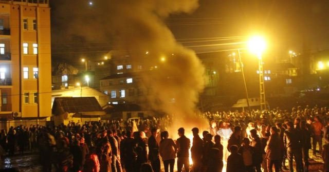 Hakkari&#039;de ilk Nevruz ateşi yakıldı