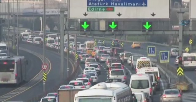 İstanbul&#039;da trafik yoğunluğu yaşandı