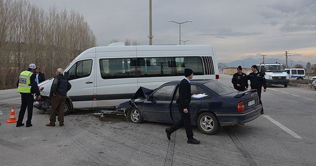 Karaman&#039;daki trafik kazasında 14 kişi yaralandı