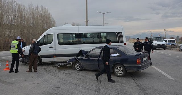 Karaman'daki trafik kazasında 14 kişi yaralandı