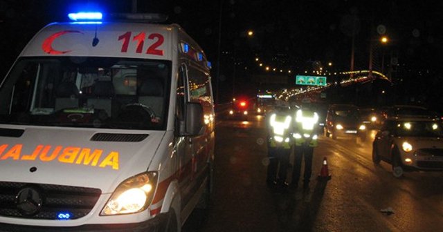 Minibüs park halindeki TIR&#039;a çarptı, 2 yaralı