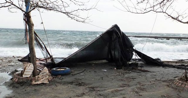 Narlı İskelesi’ndeki gemi tamamen sulara gömüldü