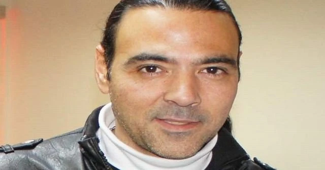 Ozan Orhon müşteri temsilciliği yapıyor