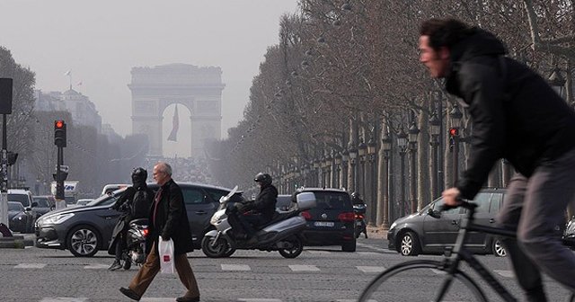 Paris&#039;te hava kirliliği alarmı