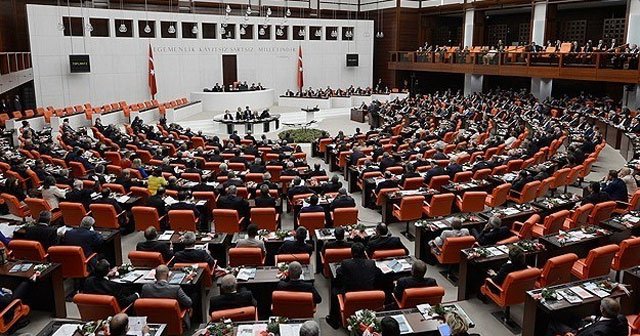 Parti kapatılmasını zorlaştıran teklif Anayasa Komisyonu'nda