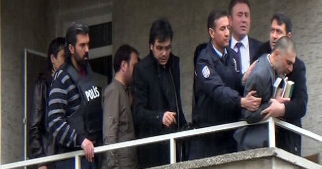 Şizofren hastası polise zor anlar yaşattı