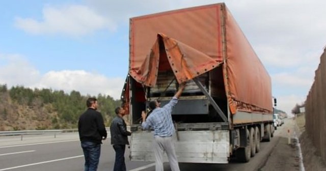 Suriye&#039;ye giden TIR&#039;ın içinden bakın ne çıktı