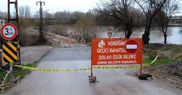 Tarihi köprüler trafiğe kapatıldı