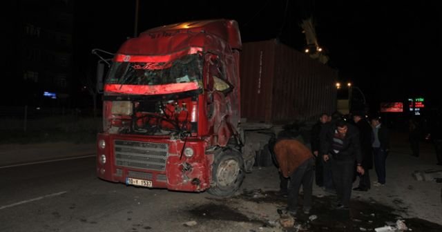 TIR, kırmızı ışıkta dehşet saçtı